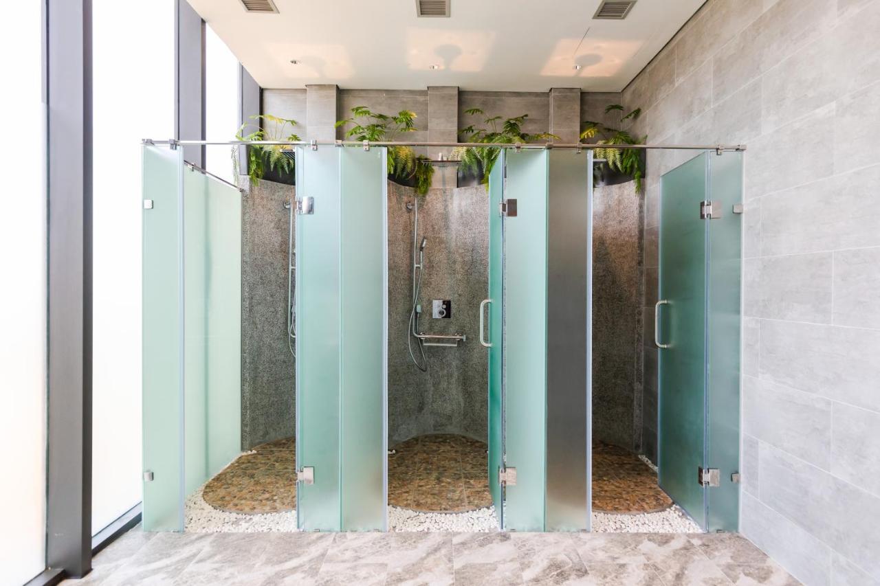 Five Star Westlake 1St-4Th Floors Hotel & Serviced Apartment Hanoj Exteriér fotografie Shower cubicles